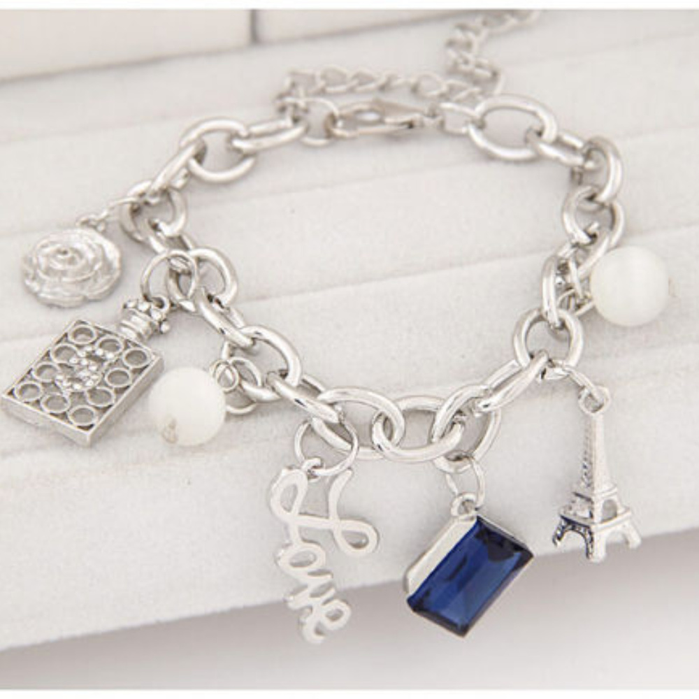 SALE **BRAND NEW ** BEAUTIFUL PARIS CHARM BRACELET